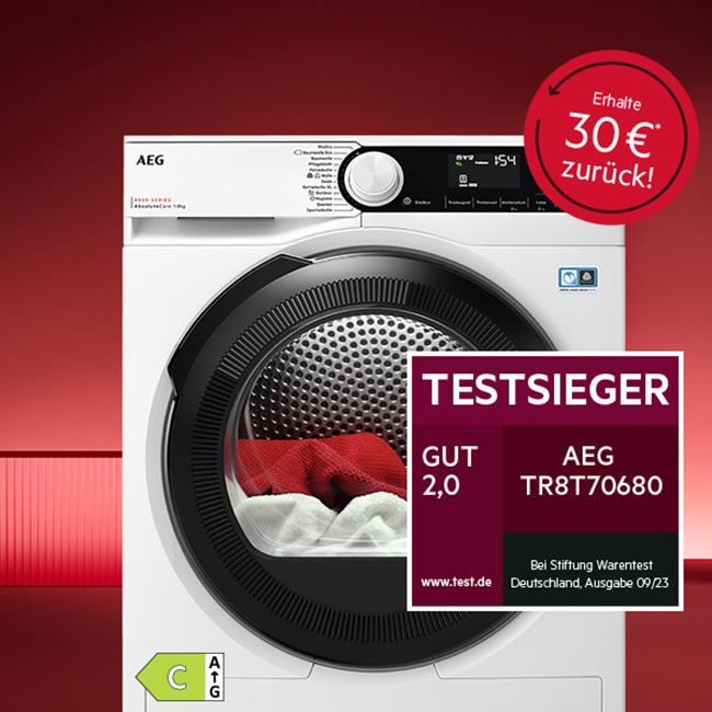 Frontansicht eines weißen AEG Wärmepumpentrockners mit schwarzem Bullauge, Testsieger-Label mit Note 2,0 von Stiftung Warentest, daneben roter Kreis „Erhalte 30 € zurück